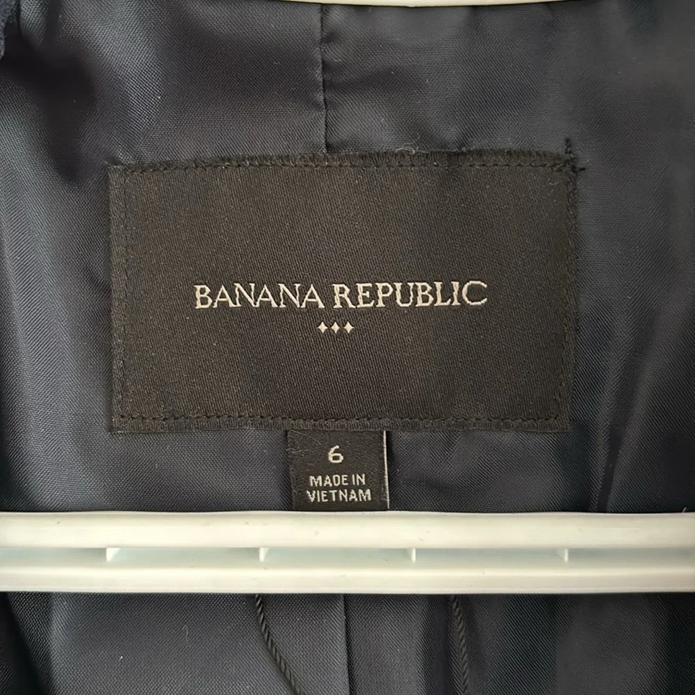 Banana Republic Navy Blazer - Picture 4 of 6